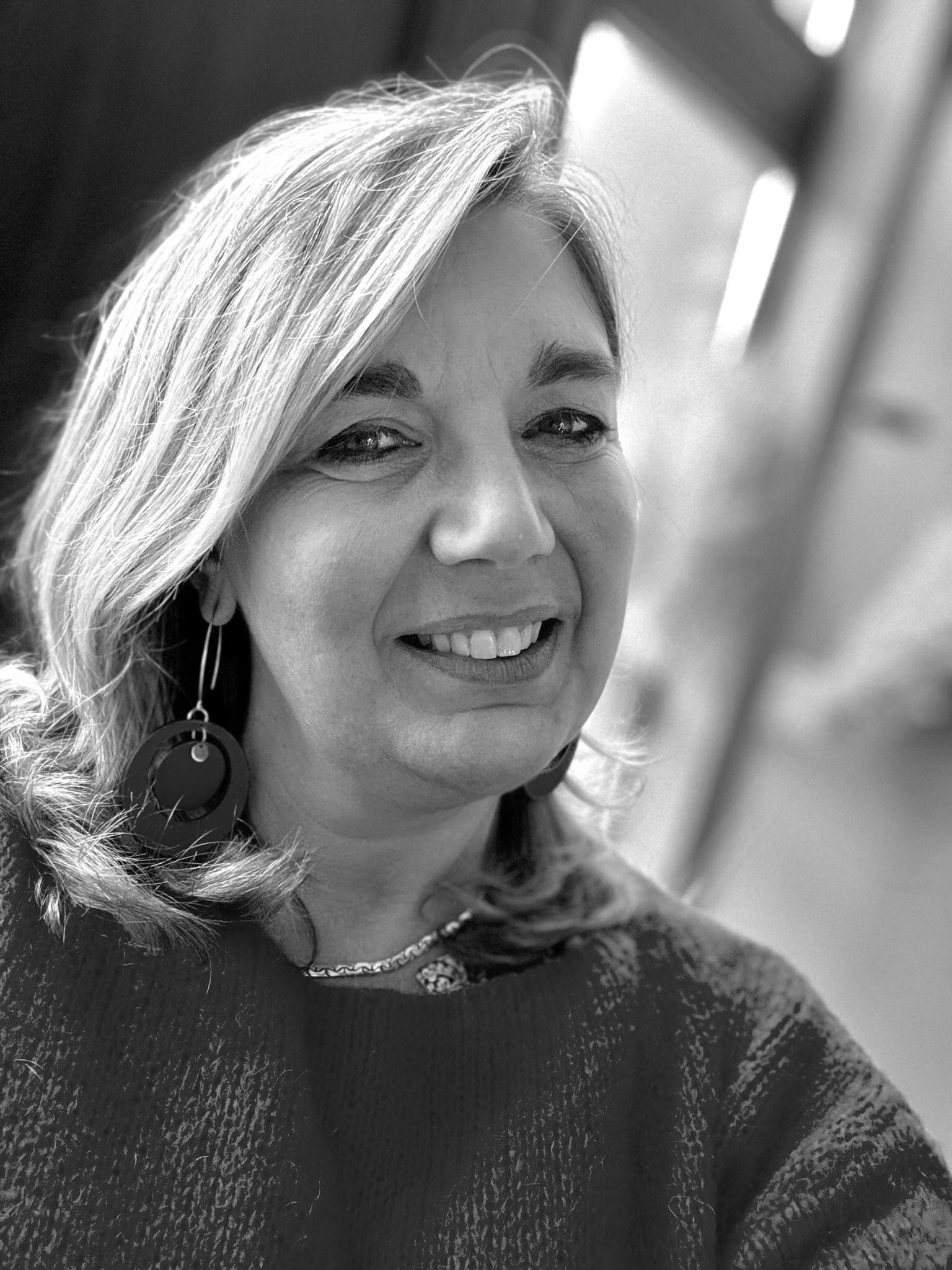 Photo de la créatrice en noir et blanc